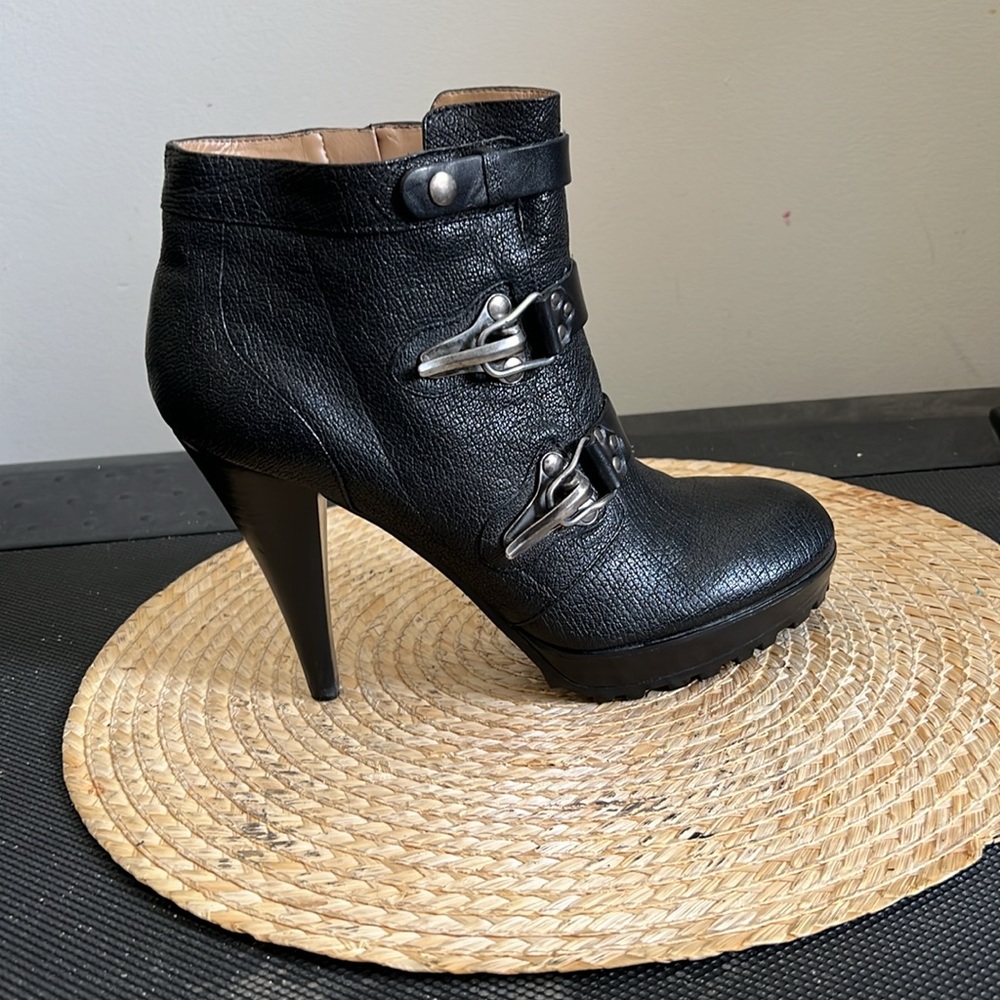 Nine West Leather Southwestern Biker Buckle Ankle Booties Size 8.5